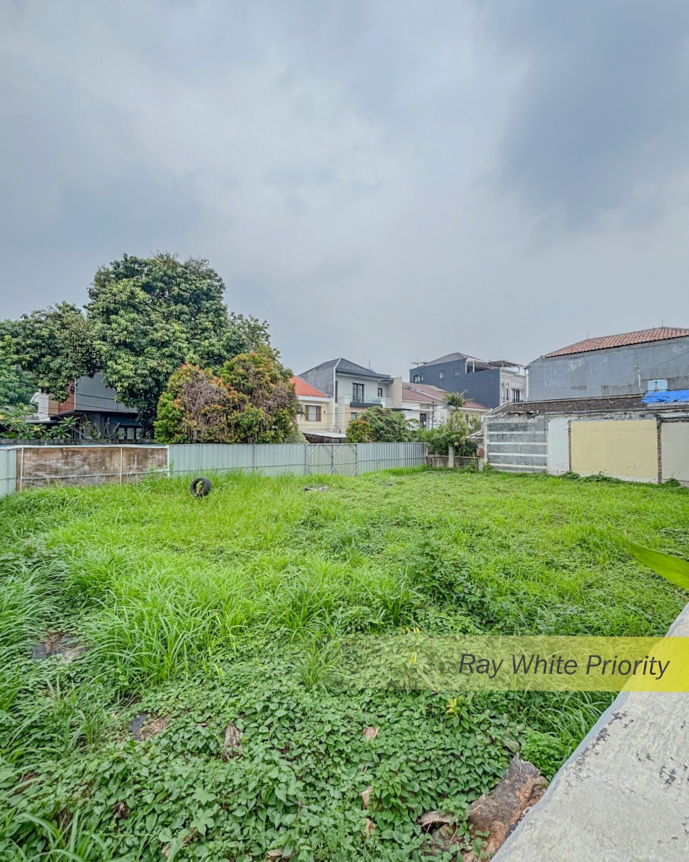 Tanah Hoek di Pondok Indah, dekat Cilandak Kemang Kebayoran Baru