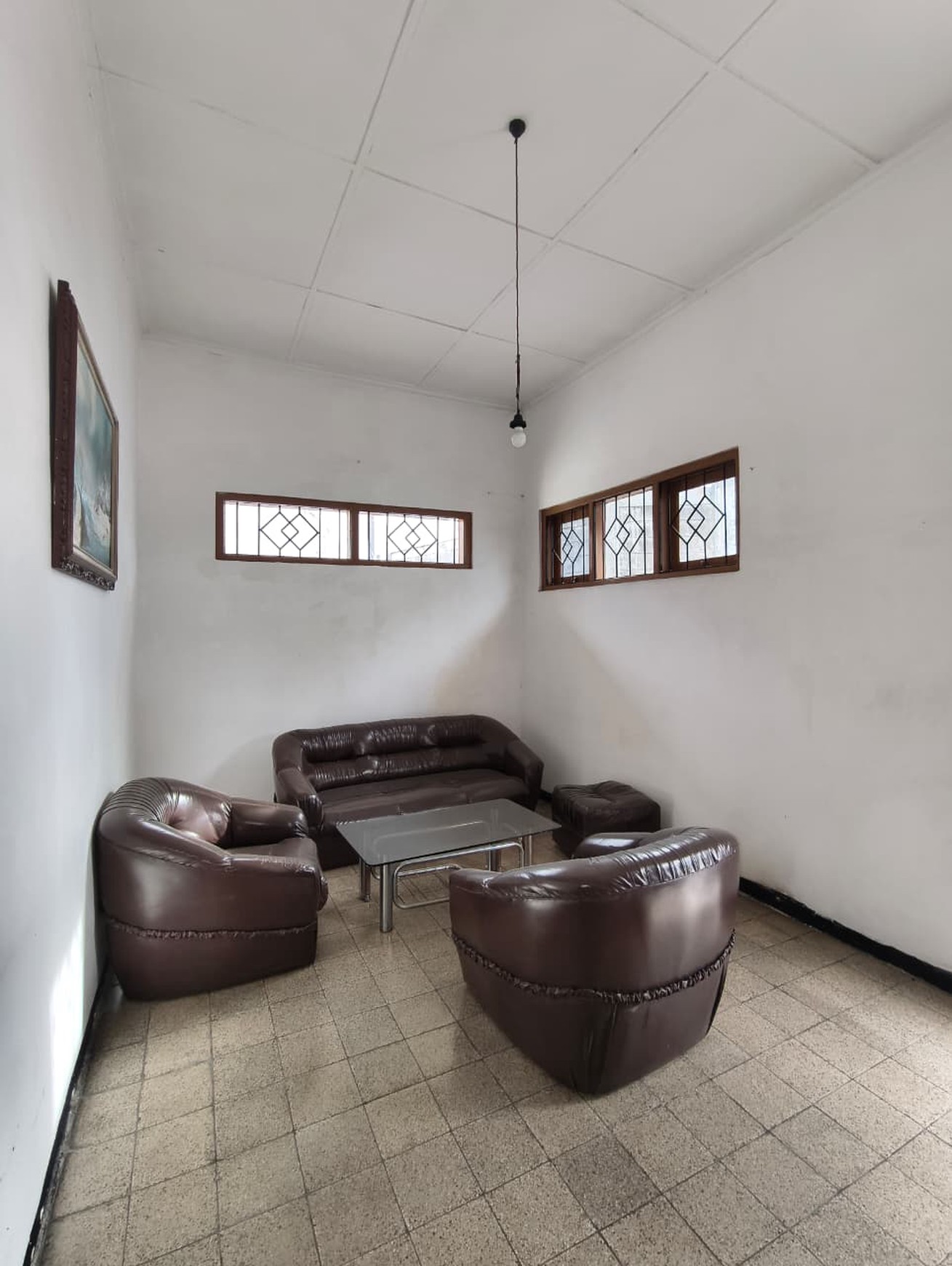 Rumah Modern 1 Lantai di Surabaya, Full Ruangan + 3 AC