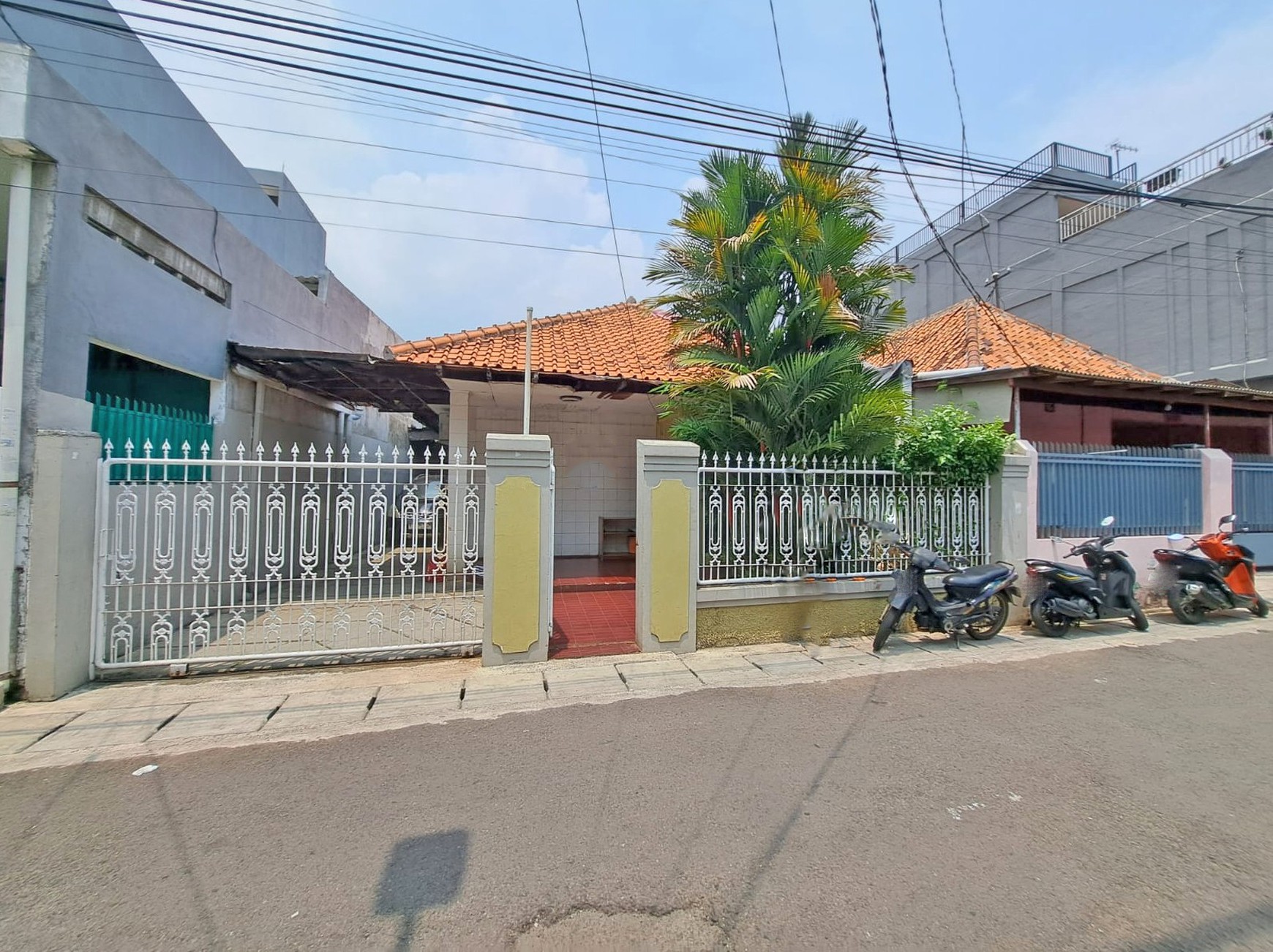 Rumah Luas 270 m² di Senen Jakarta Pusat - Lokasi Strategis