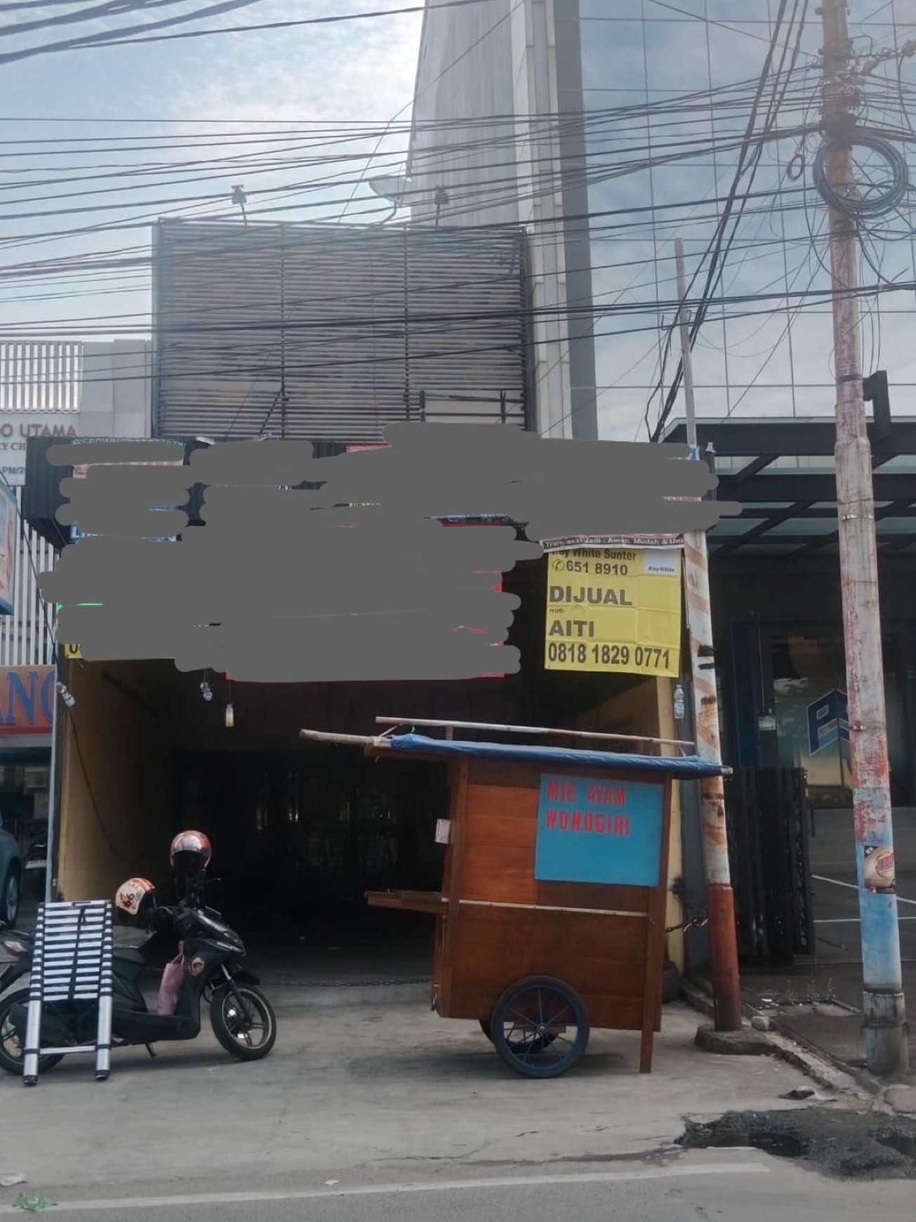 Ruko diarea strategis di pinggir jalan raya.