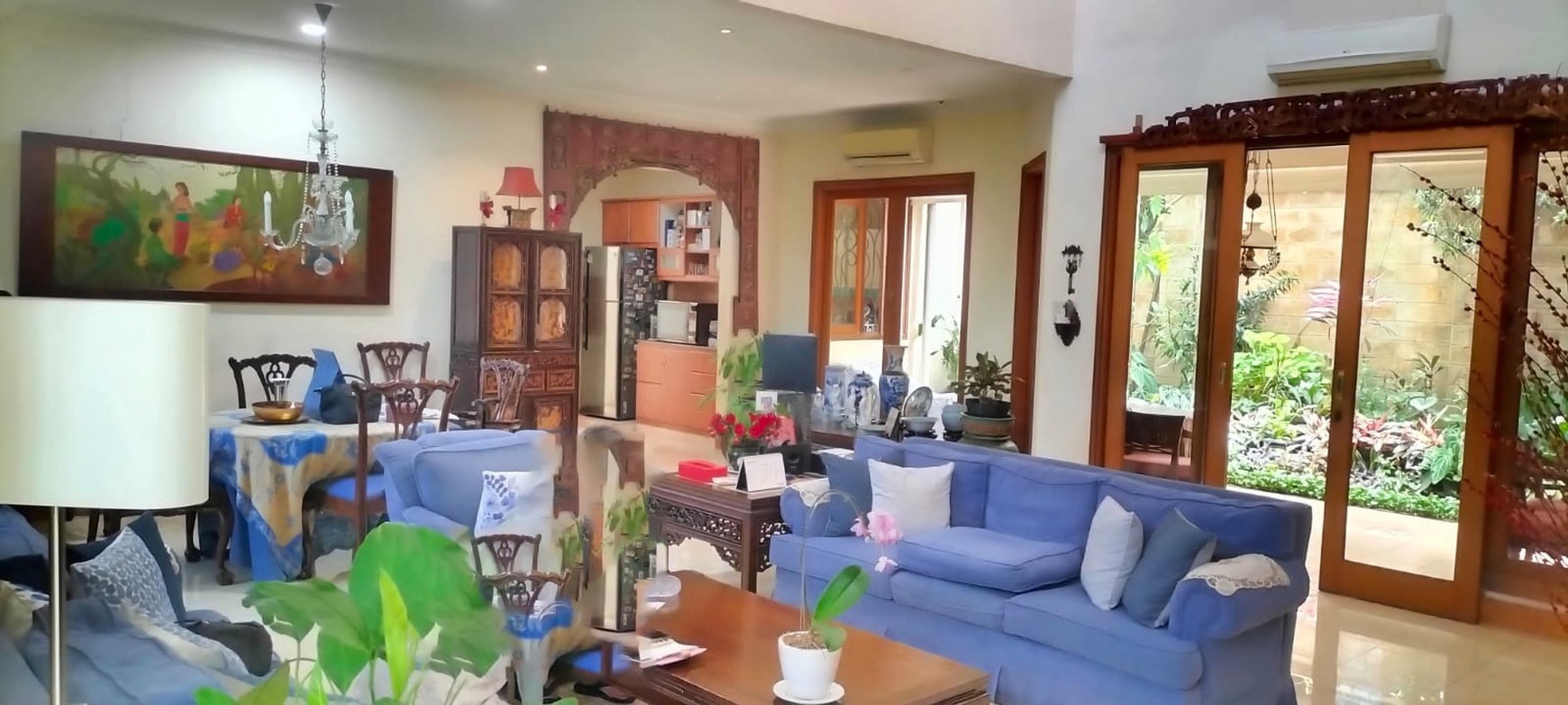 Rumah di Jakarta Selatan Semi Furnished Luas 415 m2 Bangunan 320 m2 KT 3+2 KM 3+1 Posisi HOOK Surat SHM