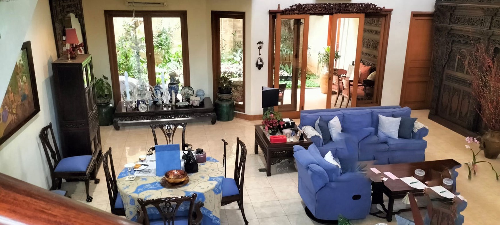 Rumah di Jakarta Selatan Semi Furnished Luas 415 m2 Bangunan 320 m2 KT 3+2 KM 3+1 Posisi HOOK Surat SHM