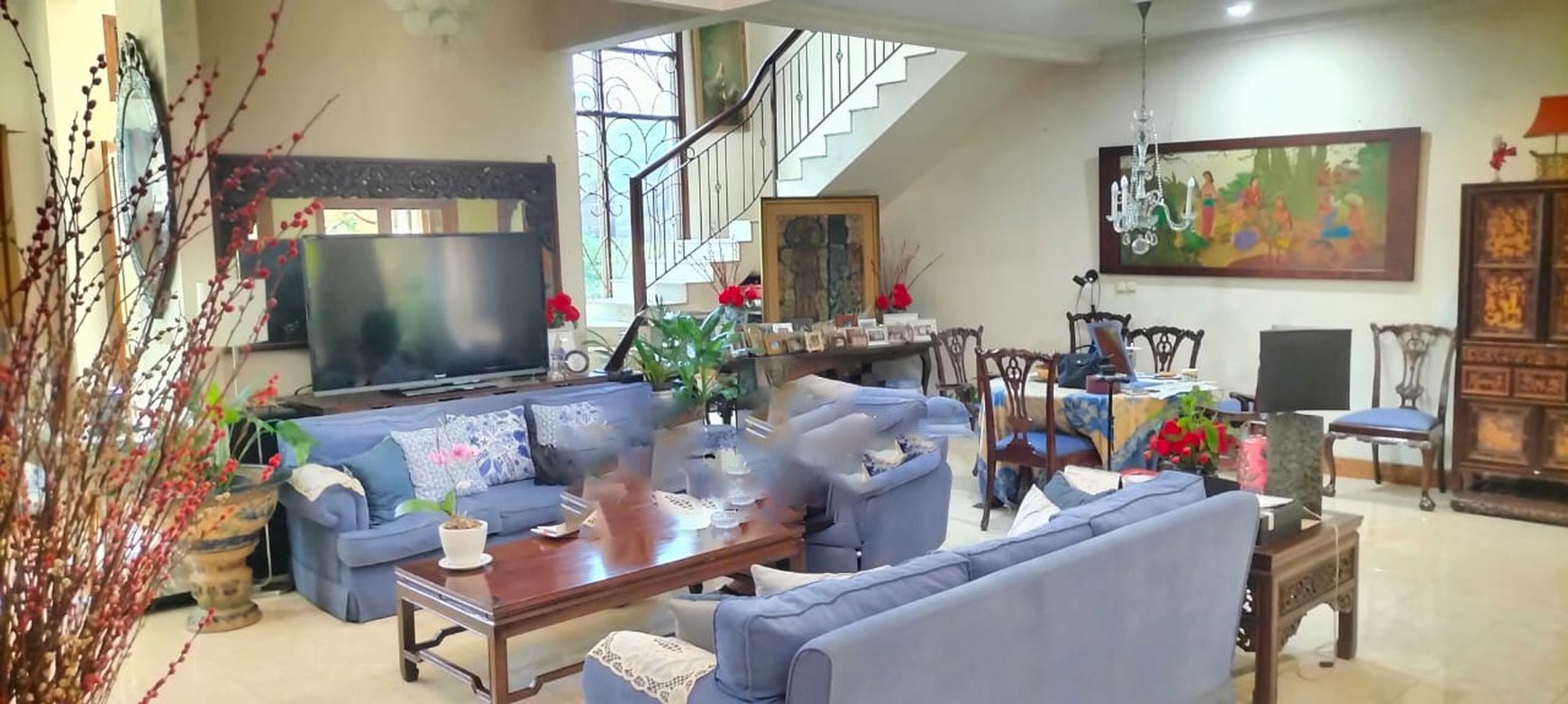 Rumah di Jakarta Selatan Semi Furnished Luas 415 m2 Bangunan 320 m2 KT 3+2 KM 3+1 Posisi HOOK Surat SHM