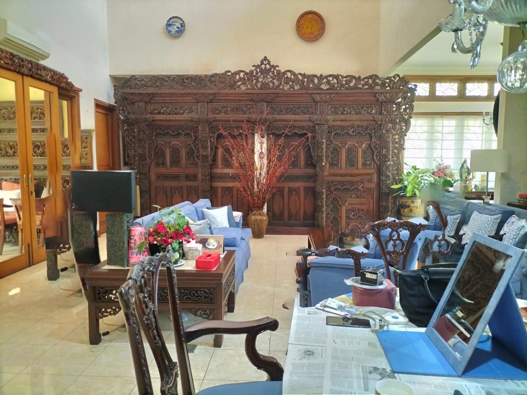 Rumah di Jakarta Selatan Semi Furnished Luas 415 m2 Bangunan 320 m2 KT 3+2 KM 3+1 Posisi HOOK Surat SHM