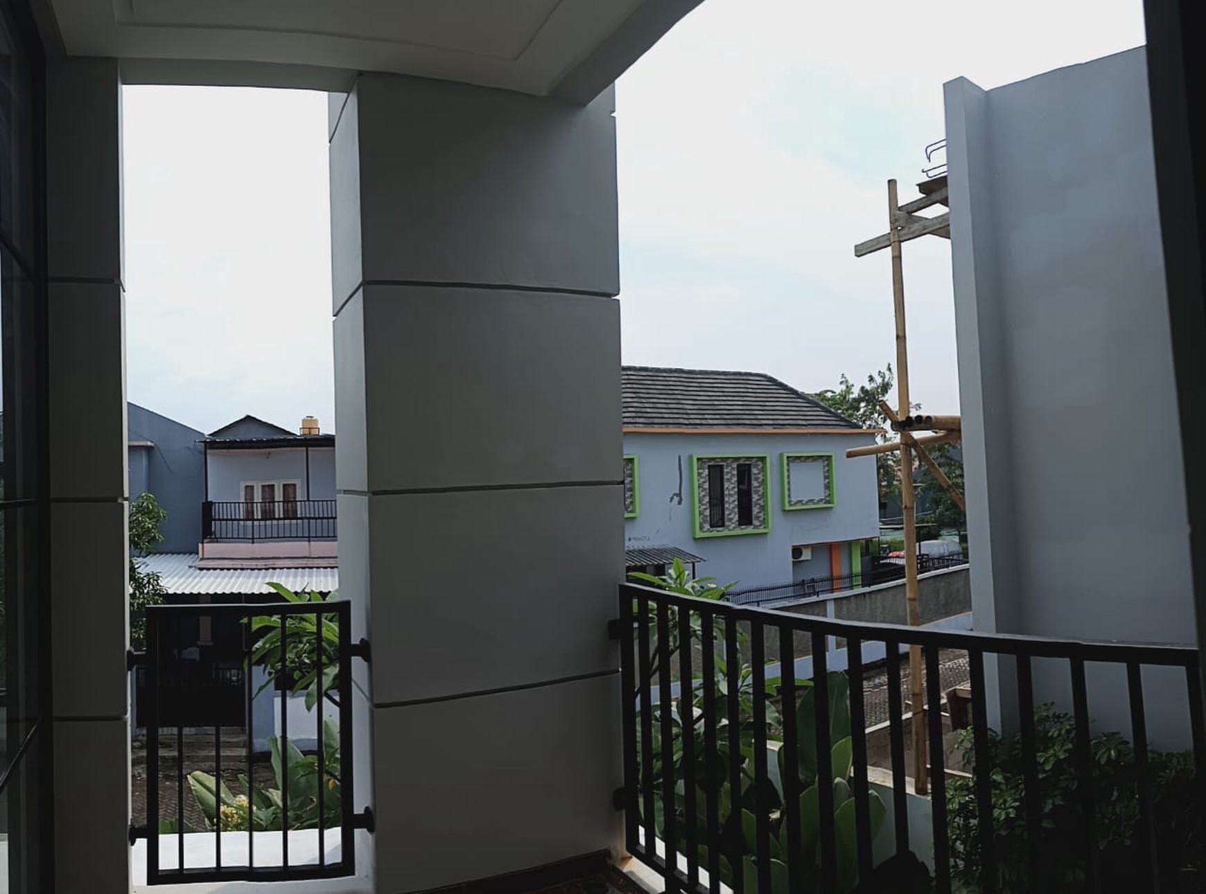 Rumah Brand New Siap Huni Gaya modern di Cengkareng Jakarta Barat