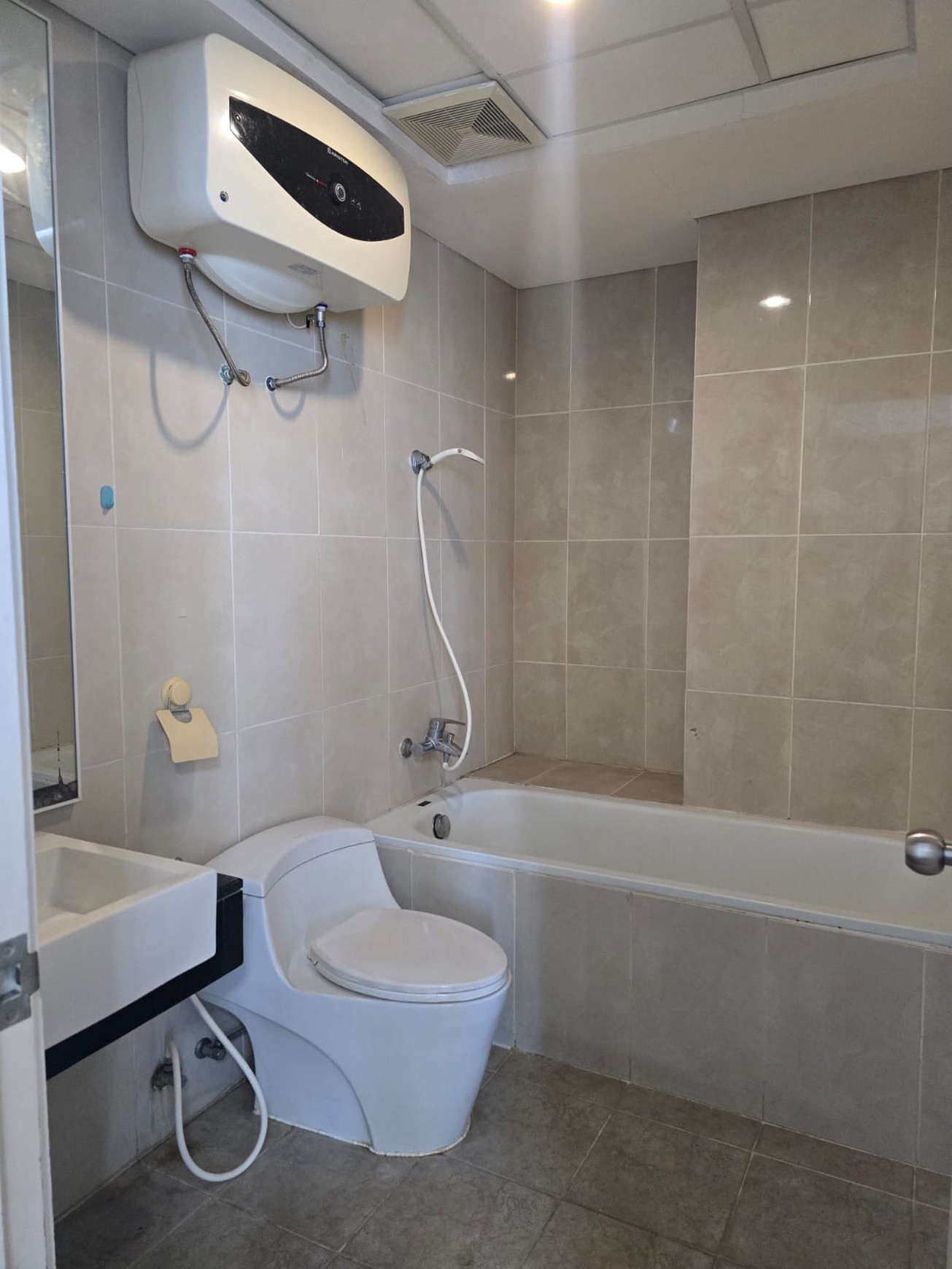 Apartment disewakan di Trillium Surabaya. 3 Kamar Full Furnish Ready