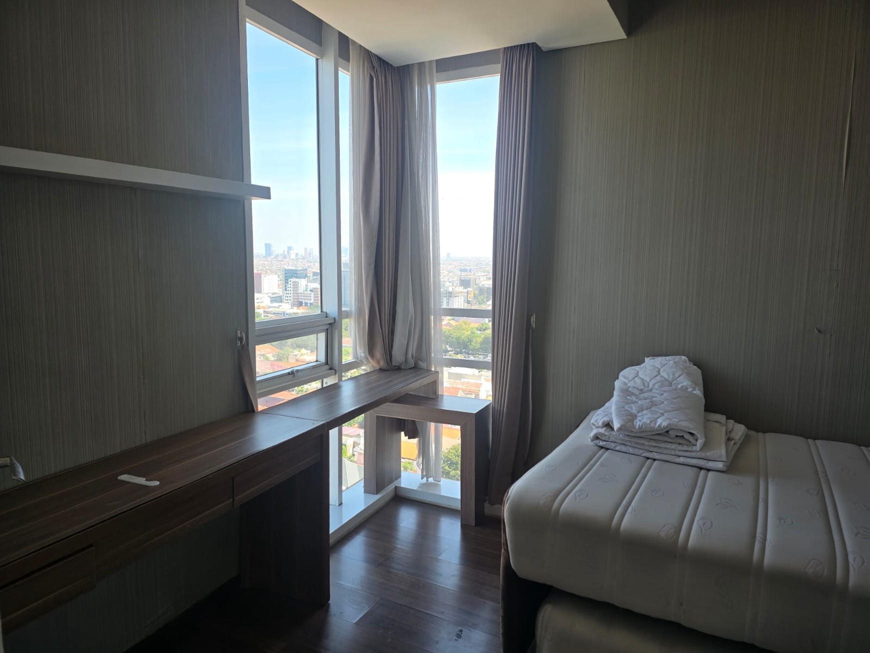 Apartment disewakan di Trillium Surabaya. 3 Kamar Full Furnish Ready