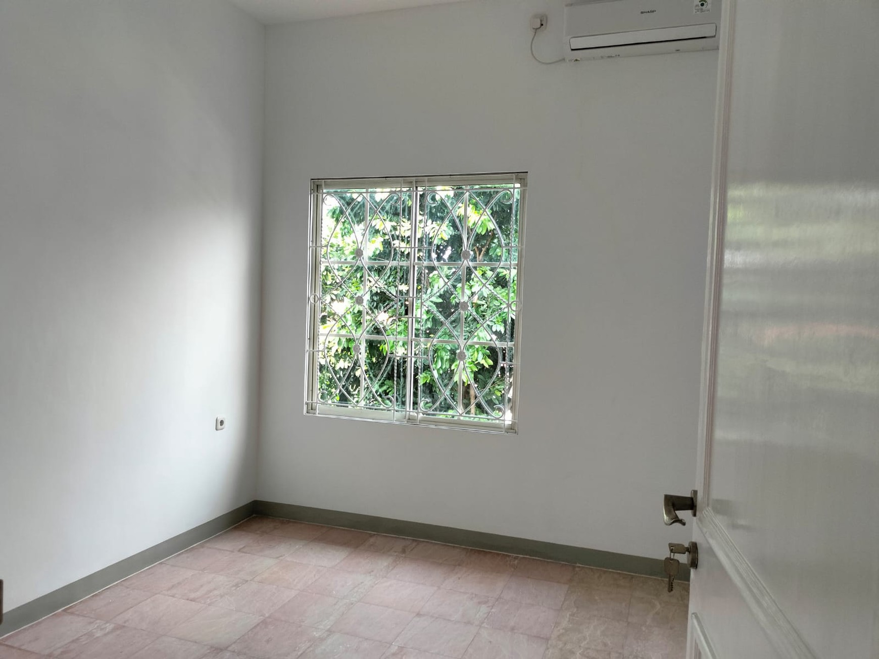 Dijual Rumah di JL. Sumatera Lippo Karawaci Tangerang