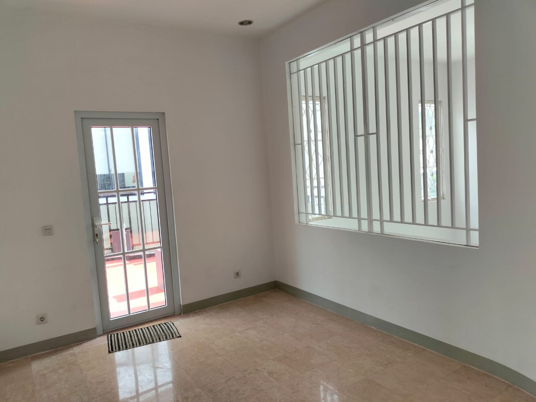 Dijual Rumah di JL. Sumatera Lippo Karawaci Tangerang