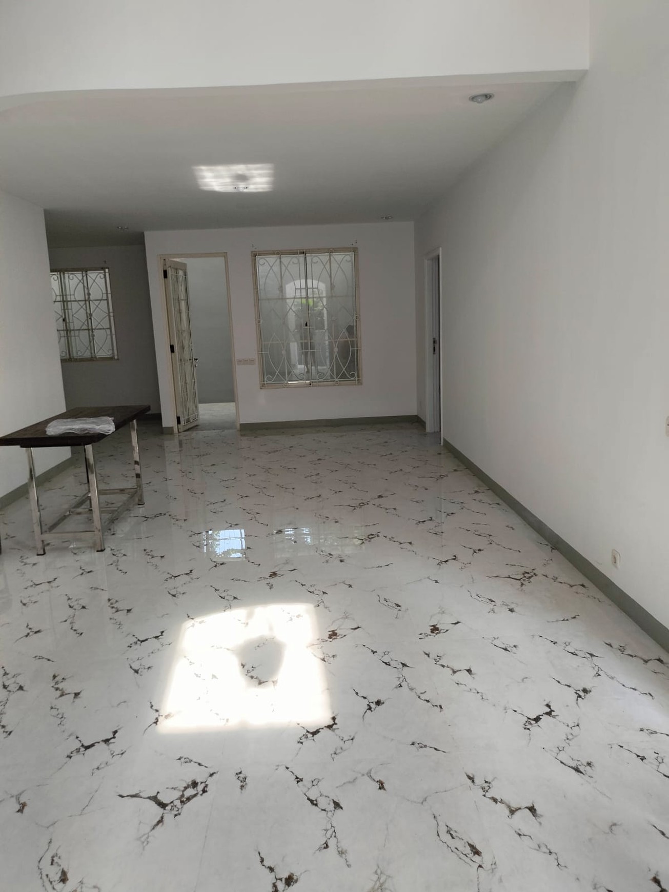 Dijual Rumah di JL. Sumatera Lippo Karawaci Tangerang