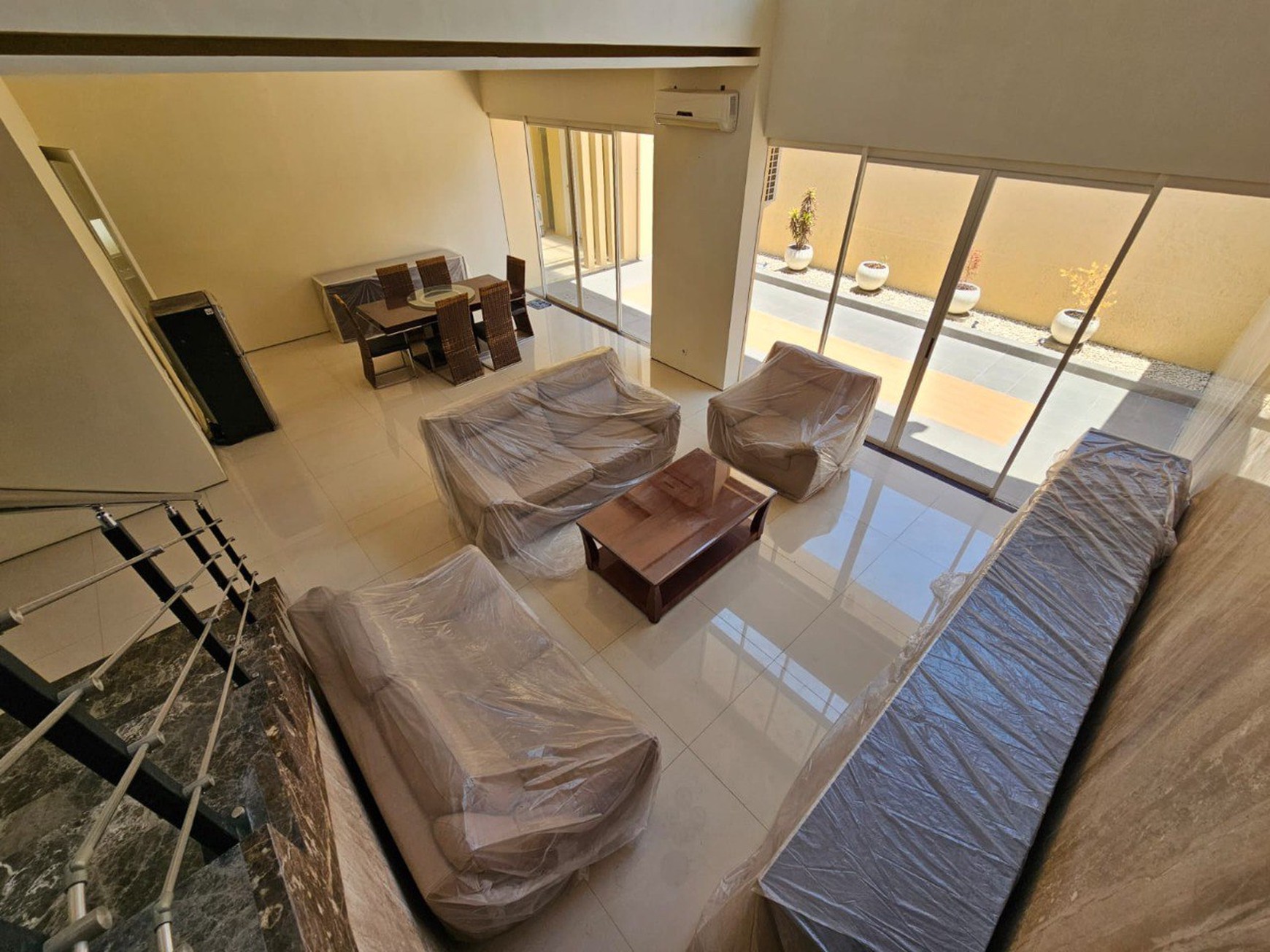 Jual Rumah 2 Lantai Murah Mewah Bebas Banjir Berlokasi Strategis di Riyal Residence Cluster De Rosenburg Wiyung Surabaya