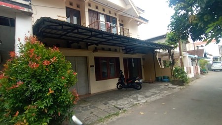 Rumah 2,5 lantai dalam Perum Lokasi Strategis Diarea Seturan Caturtunggal Depok Sleman