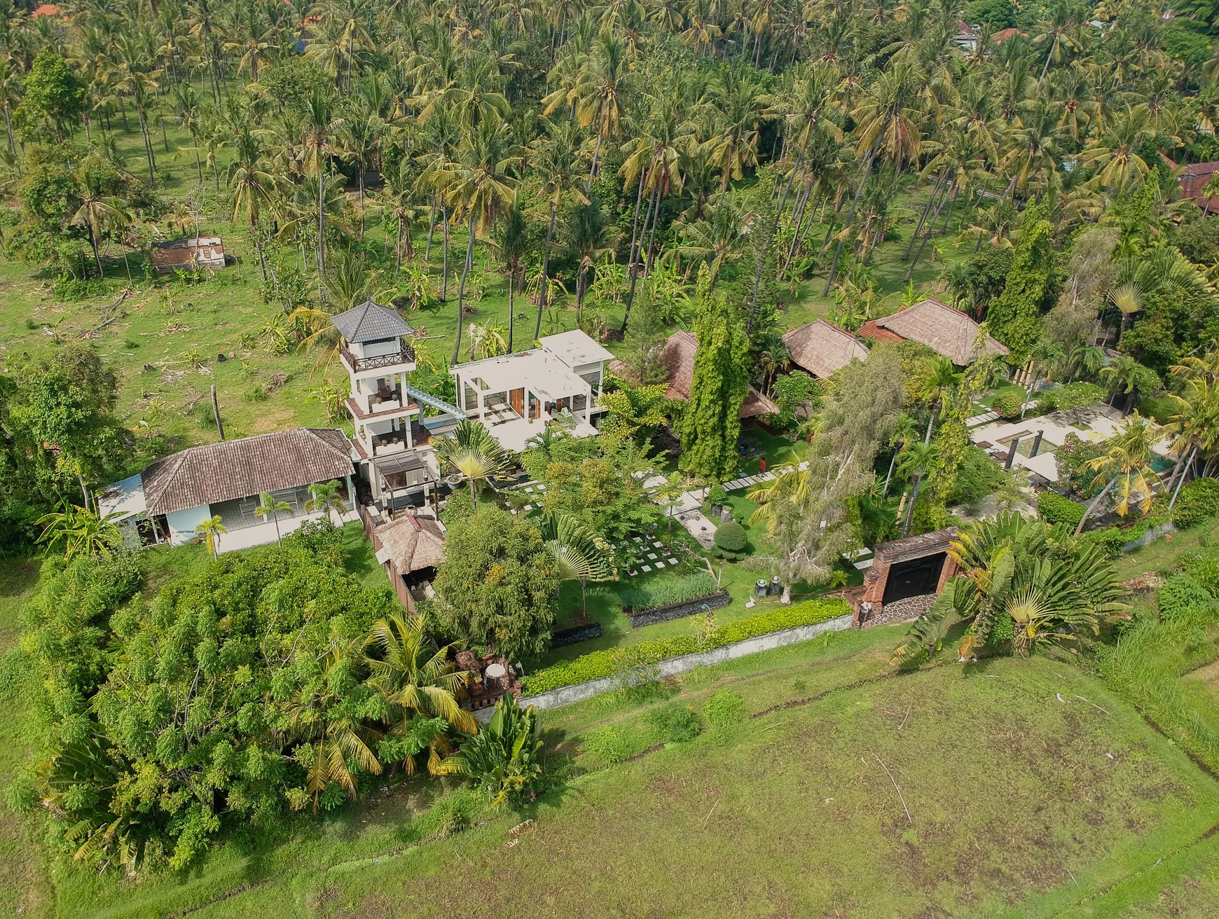 EXQUISITE VILLA WITH 3 BUNGALOWS AND TOWER IN LOVINA, NORTH BALI