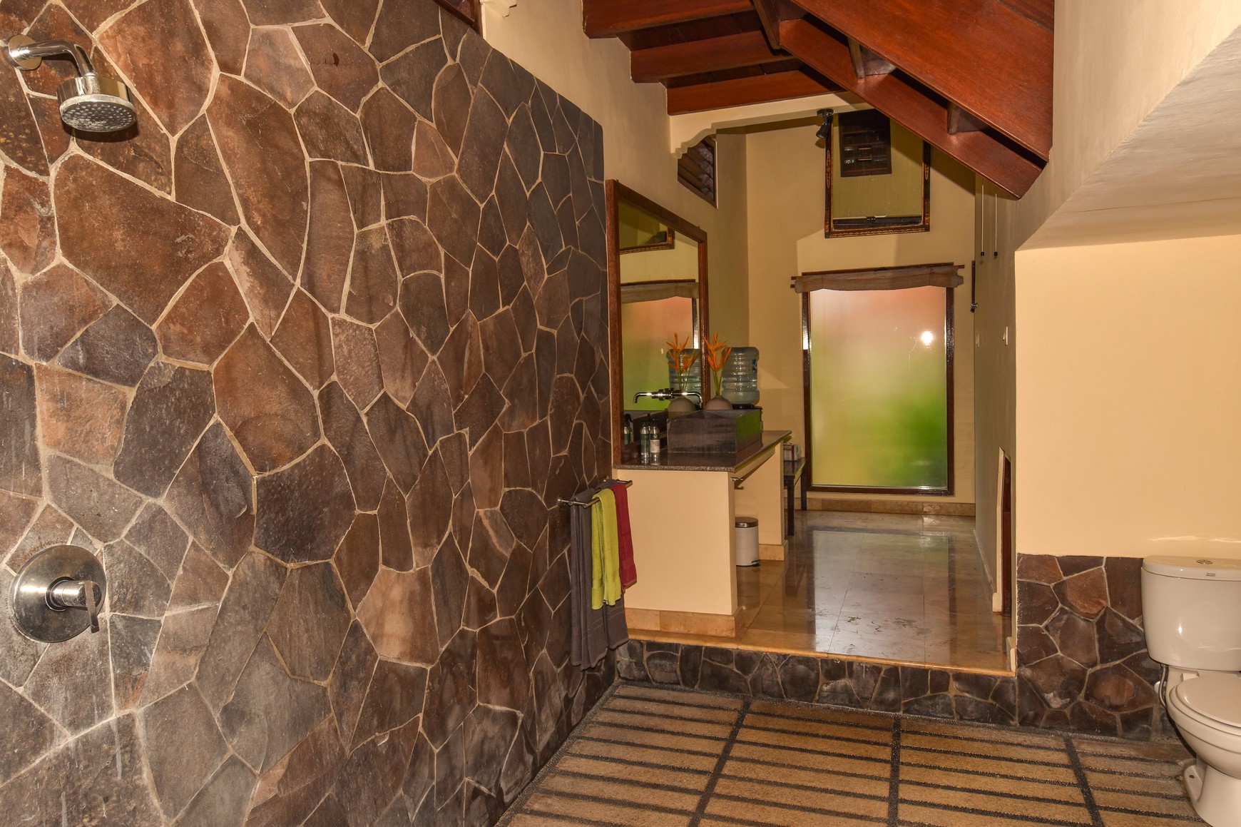 EXQUISITE VILLA WITH 3 BUNGALOWS AND TOWER IN LOVINA, NORTH BALI