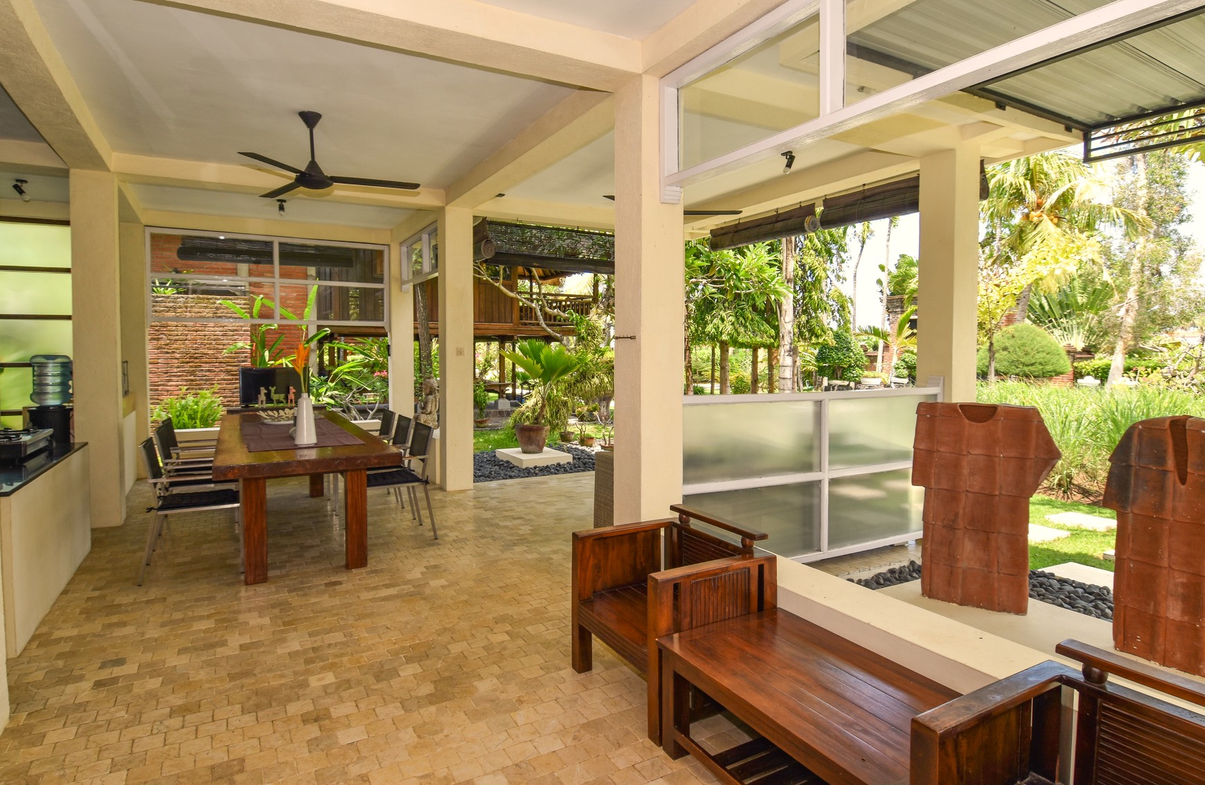 EXQUISITE VILLA WITH 3 BUNGALOWS AND TOWER IN LOVINA, NORTH BALI