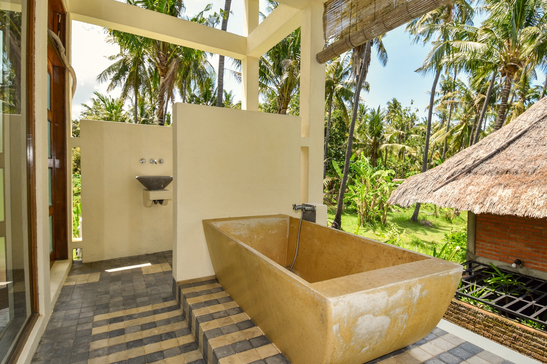 EXQUISITE VILLA WITH 3 BUNGALOWS AND TOWER IN LOVINA, NORTH BALI
