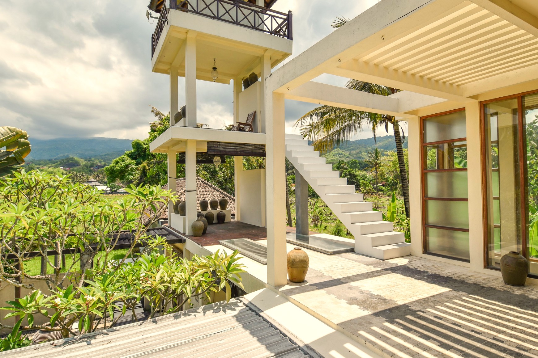 EXQUISITE VILLA WITH 3 BUNGALOWS AND TOWER IN LOVINA, NORTH BALI