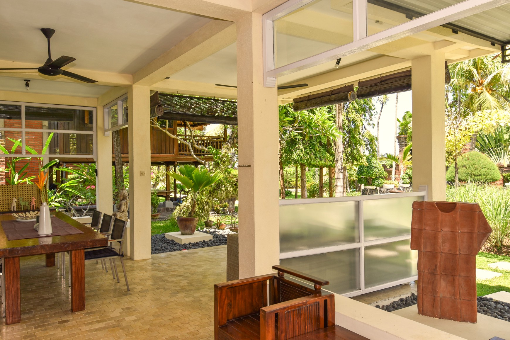EXQUISITE VILLA WITH 3 BUNGALOWS AND TOWER IN LOVINA, NORTH BALI