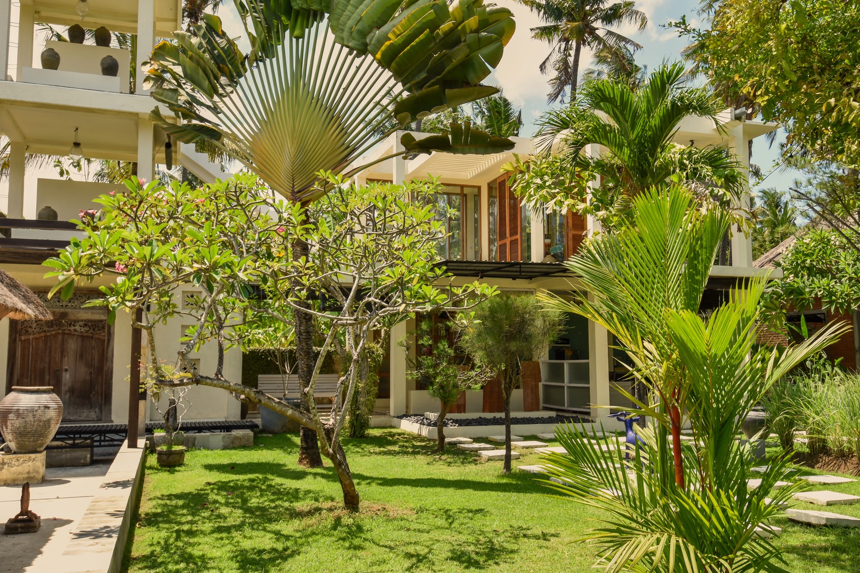 EXQUISITE VILLA WITH 3 BUNGALOWS AND TOWER IN LOVINA, NORTH BALI