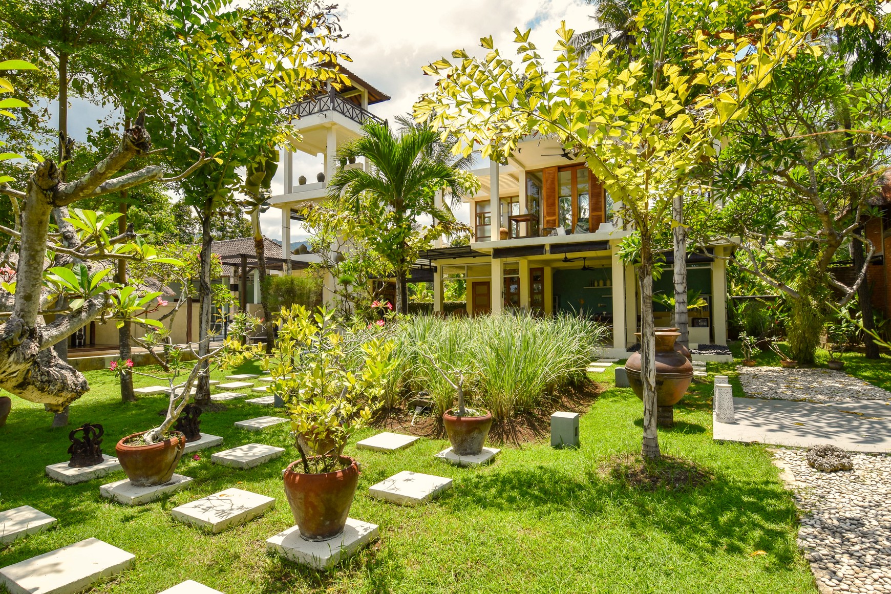 EXQUISITE VILLA WITH 3 BUNGALOWS AND TOWER IN LOVINA, NORTH BALI