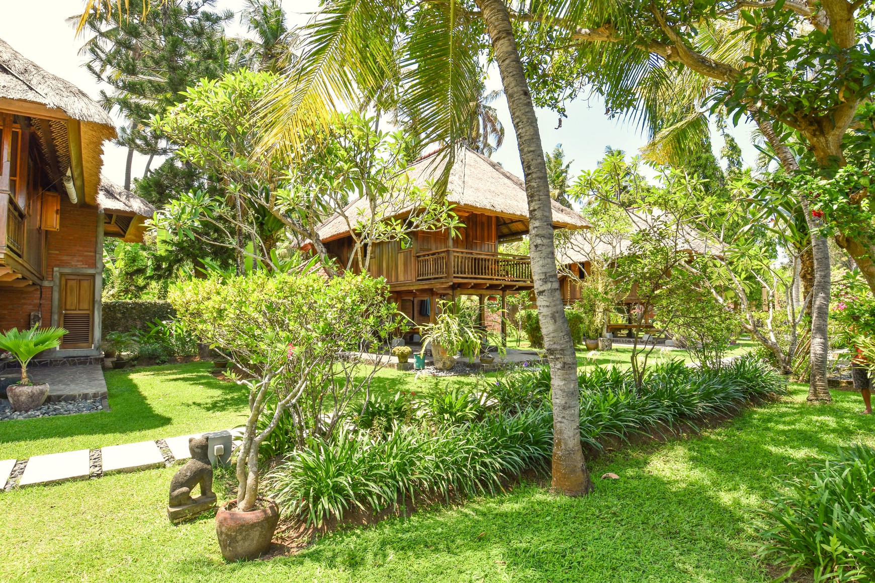 EXQUISITE VILLA WITH 3 BUNGALOWS AND TOWER IN LOVINA, NORTH BALI