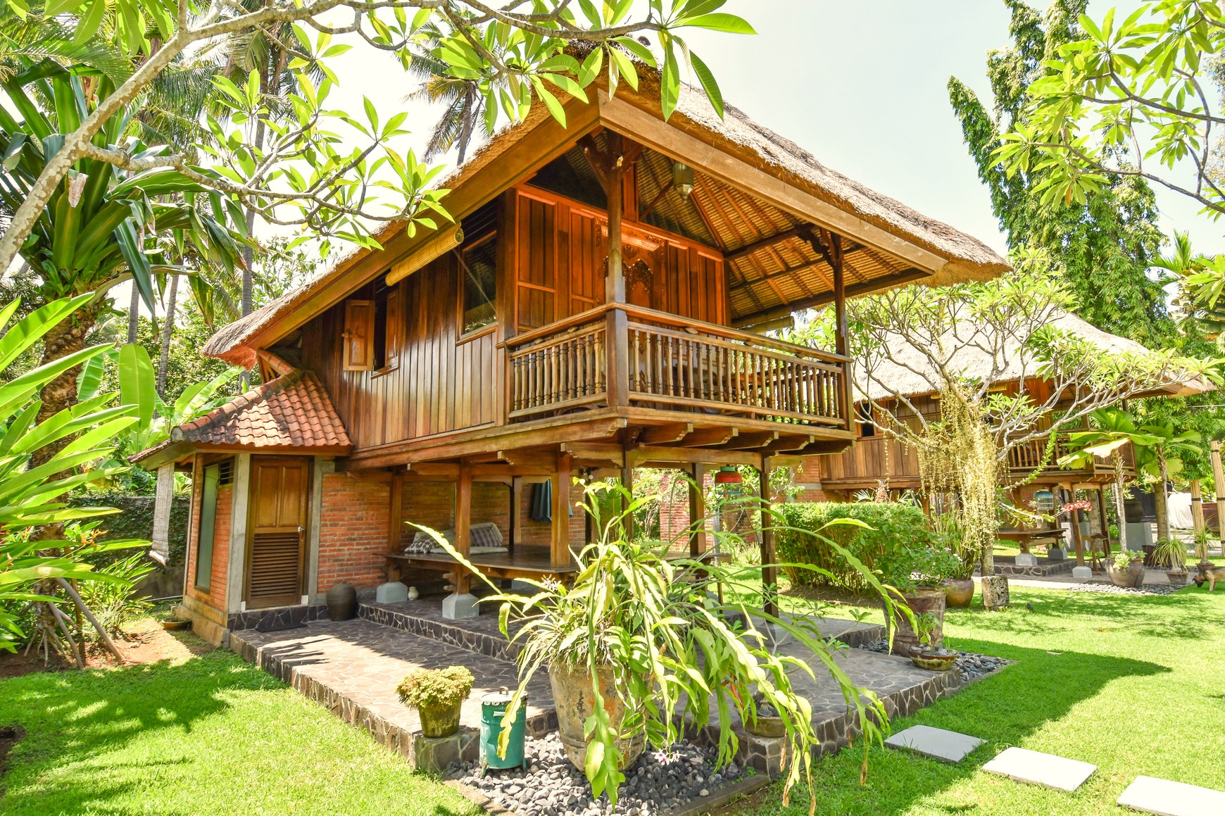 EXQUISITE VILLA WITH 3 BUNGALOWS AND TOWER IN LOVINA, NORTH BALI