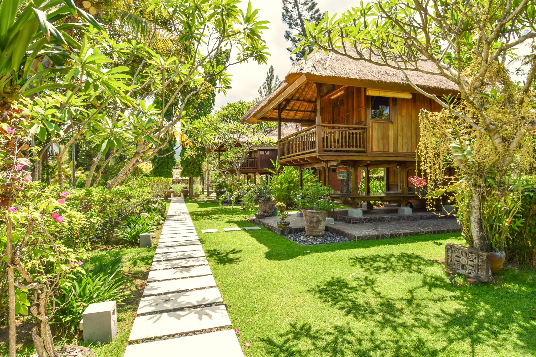 EXQUISITE VILLA WITH 3 BUNGALOWS AND TOWER IN LOVINA, NORTH BALI
