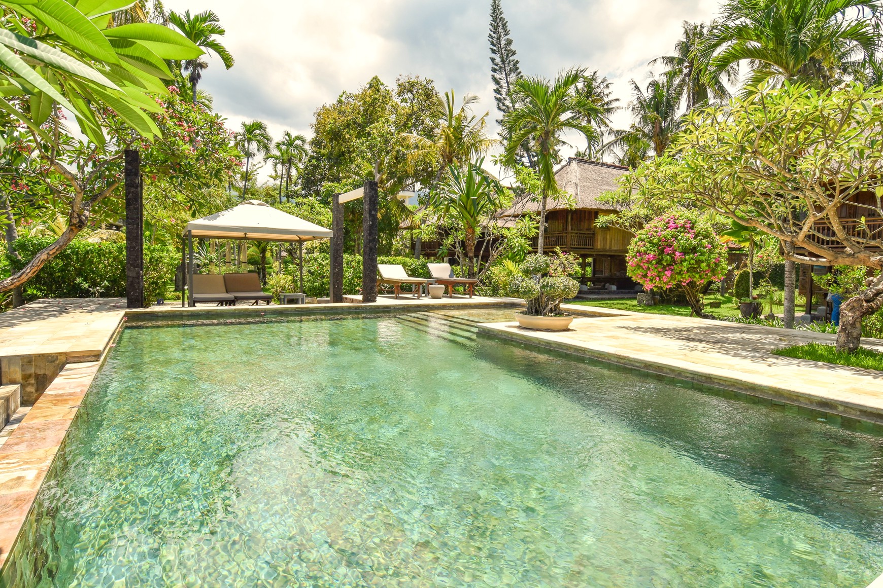 EXQUISITE VILLA WITH 3 BUNGALOWS AND TOWER IN LOVINA, NORTH BALI