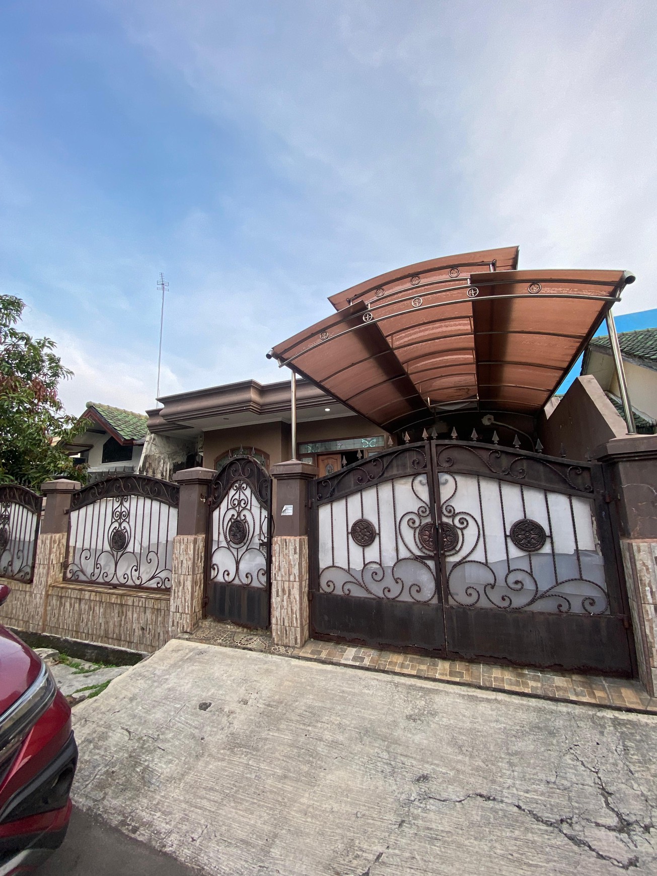 Rumah Strategis di Mekar Indah Jababeka Dua Lantai Dekat Pusat Kota & Kawasan Industri Jababeka