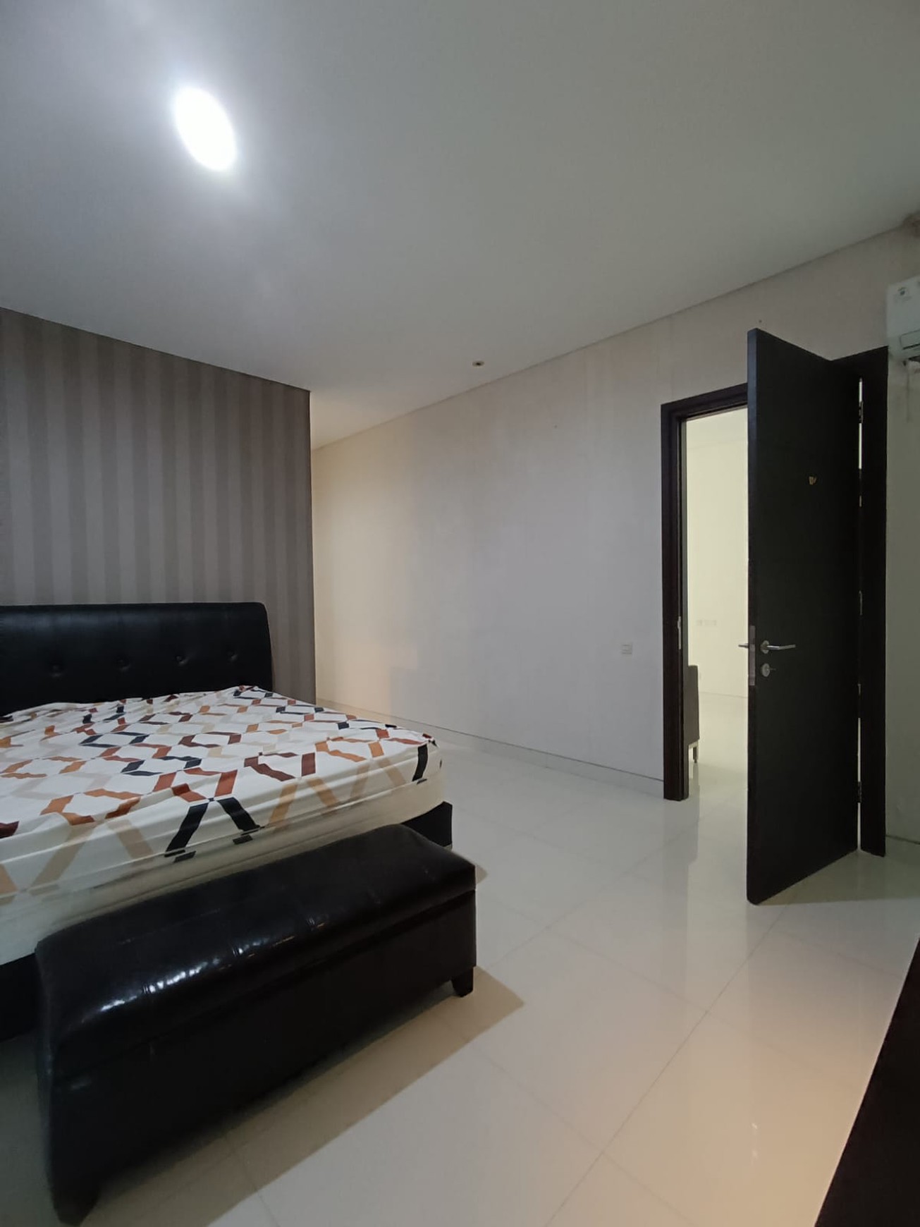 Disewakan Rumah Premium Graha Famili Desain Minimalis