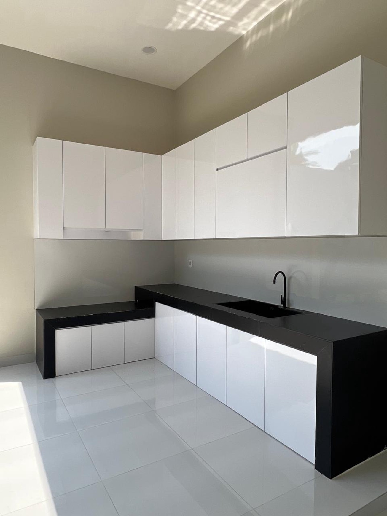 Rumah Baru Minimalis Modern Design Cluster Puspitaloka Di boulevard 