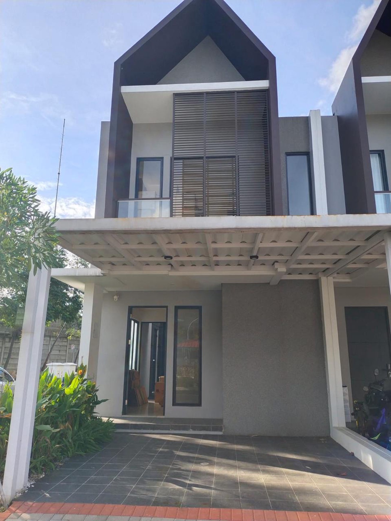 Rumah 2 Lantai Siap Huni KT 2 KM 2 Surat SHM @Graha Raya