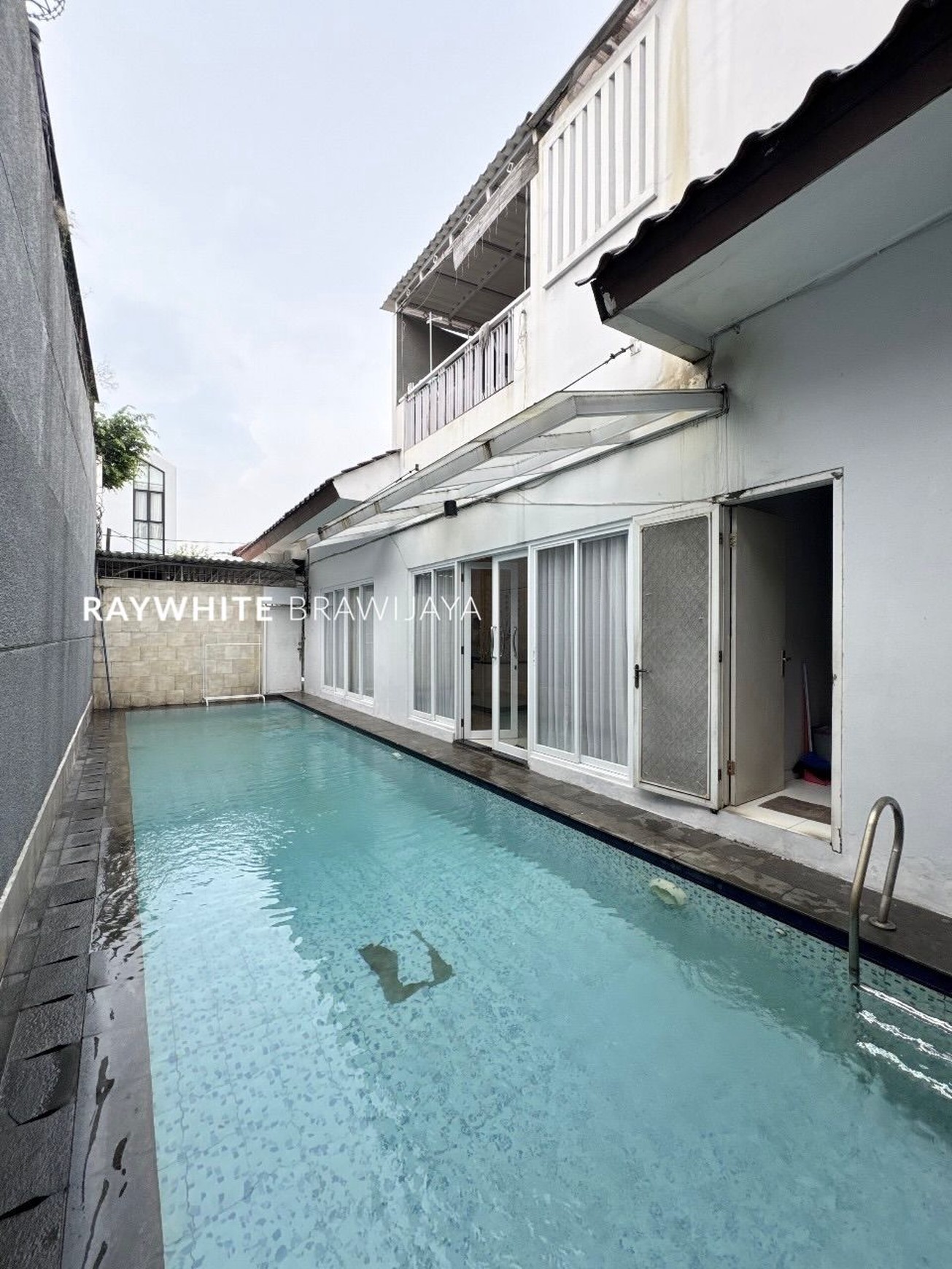 Rumah Lama Siap Huni Lingkungan Tenang Area Kemang Utara