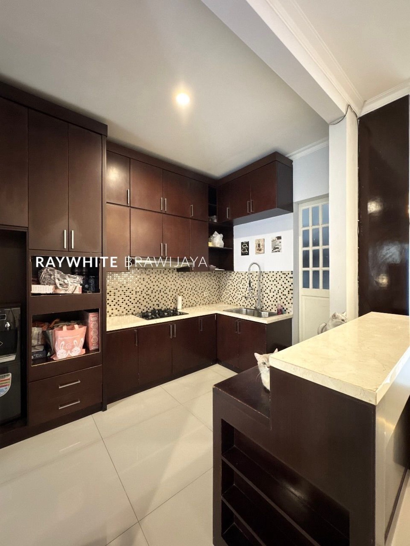 Rumah Lama Siap Huni Lingkungan Tenang Area Kemang Utara