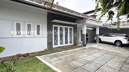 Rumah Lama Siap Huni Lingkungan Tenang Area Kemang Utara