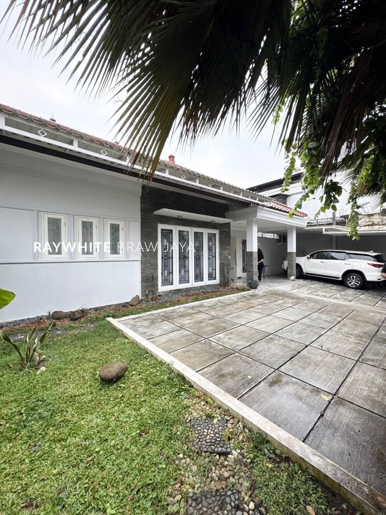 Rumah Lama Siap Huni Lingkungan Tenang Area Kemang Utara