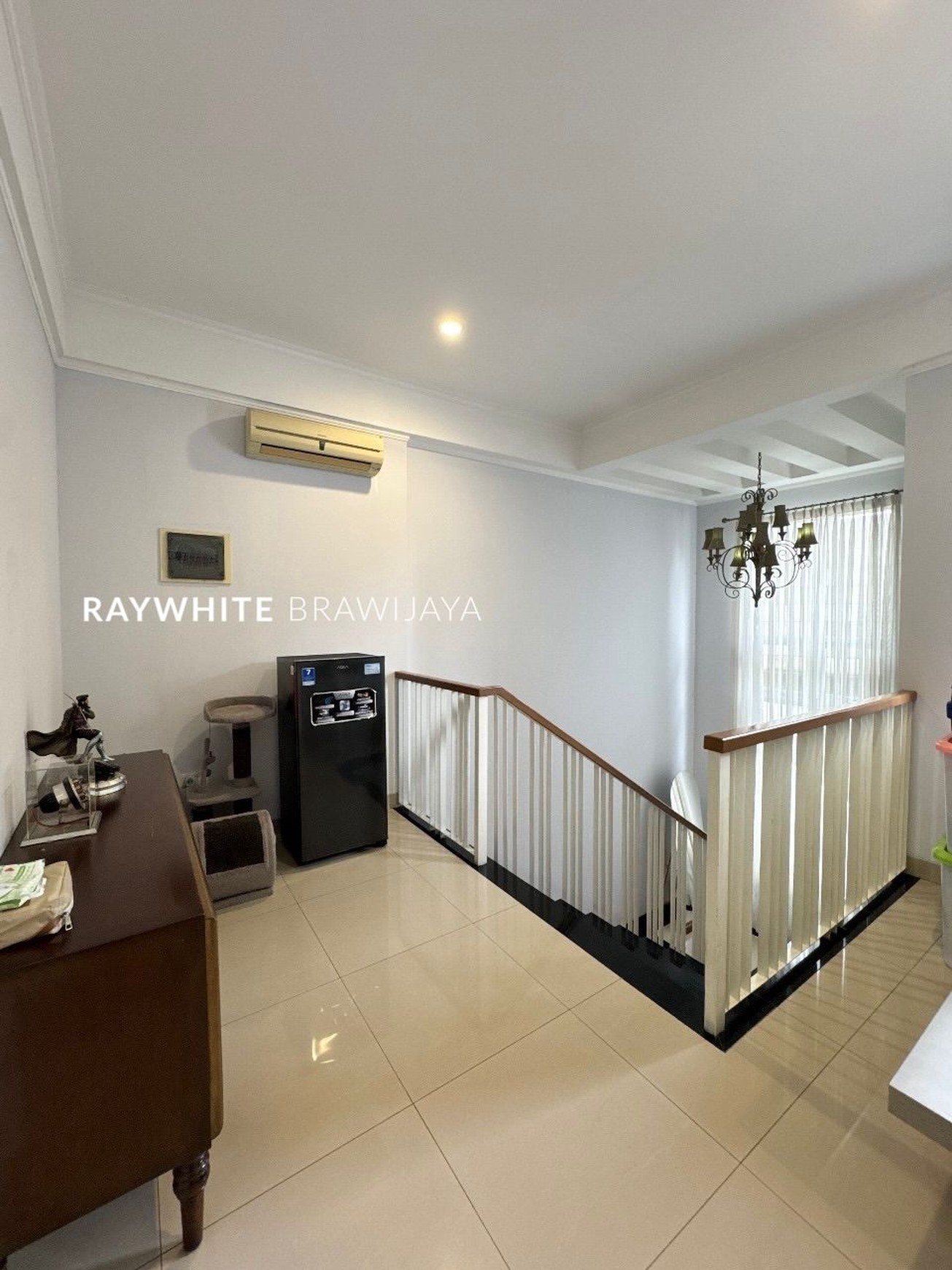 Rumah Lama Siap Huni Lingkungan Tenang Area Kemang Utara