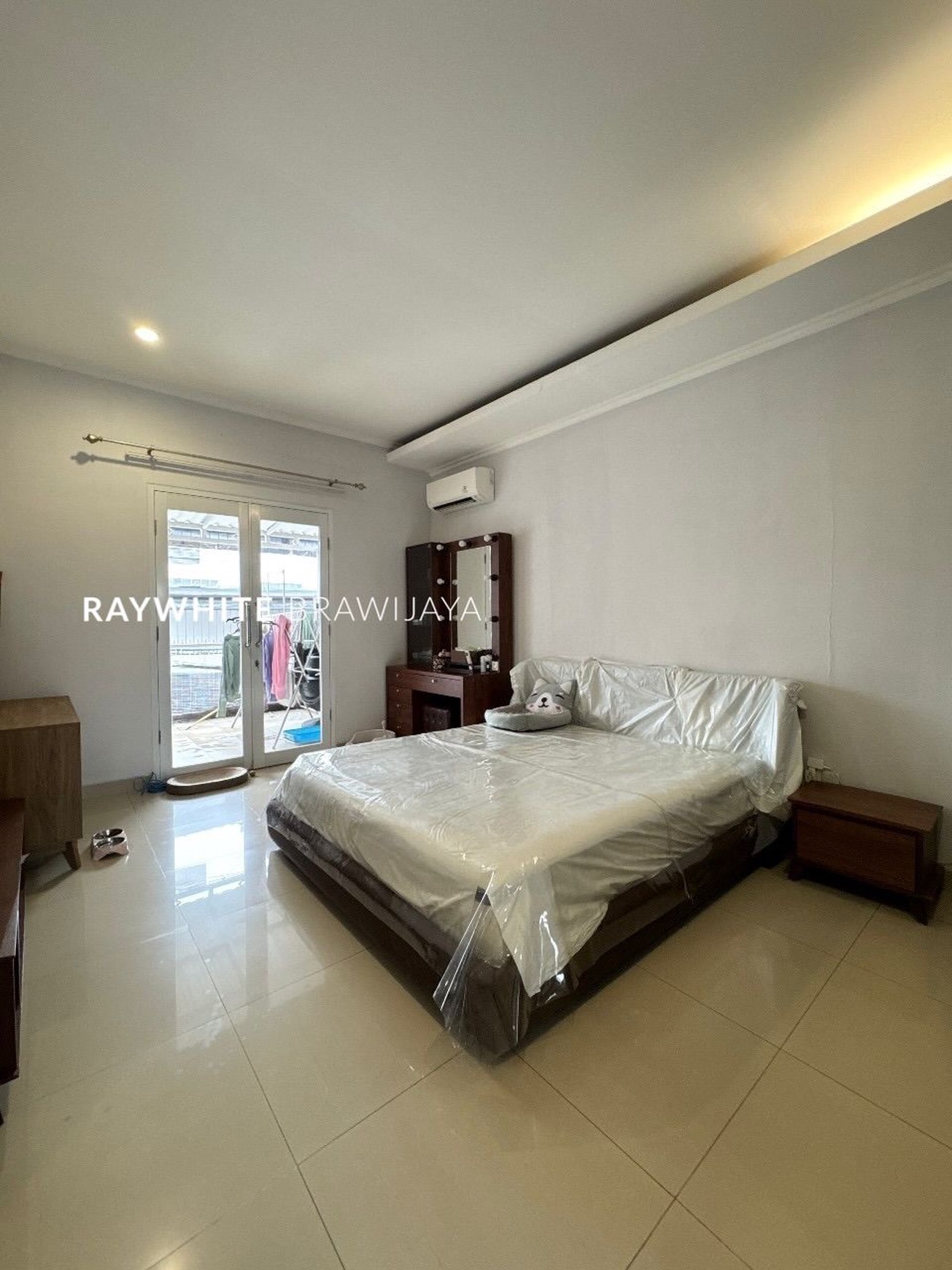 Rumah Lama Siap Huni Lingkungan Tenang Area Kemang Utara