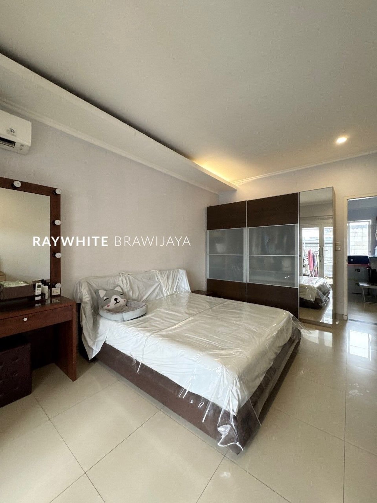 Rumah Lama Siap Huni Lingkungan Tenang Area Kemang Utara