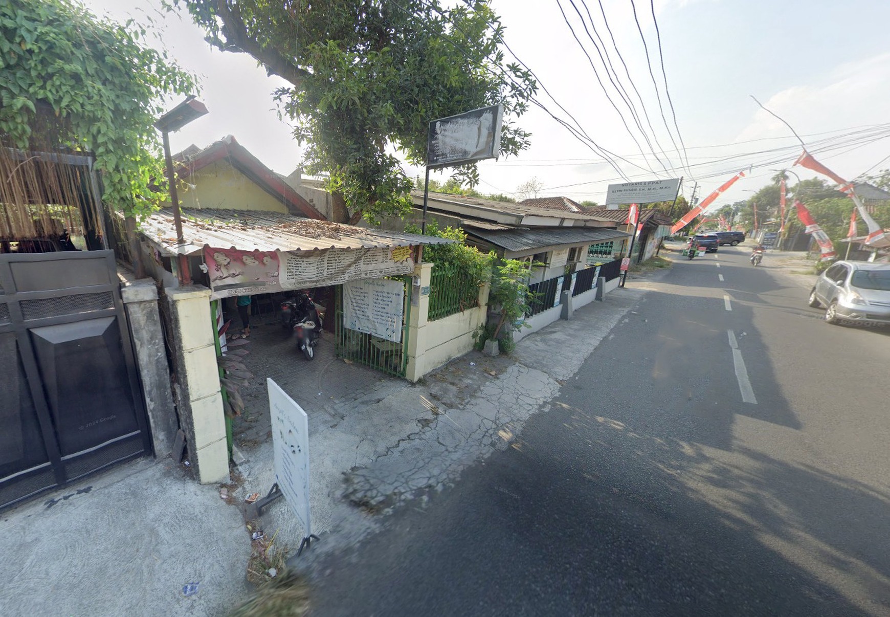 Tanah & Bangunan 325 Meter Persegi Lokasi Dekat Jalan Wates Km 3 Kasihan, Bantul