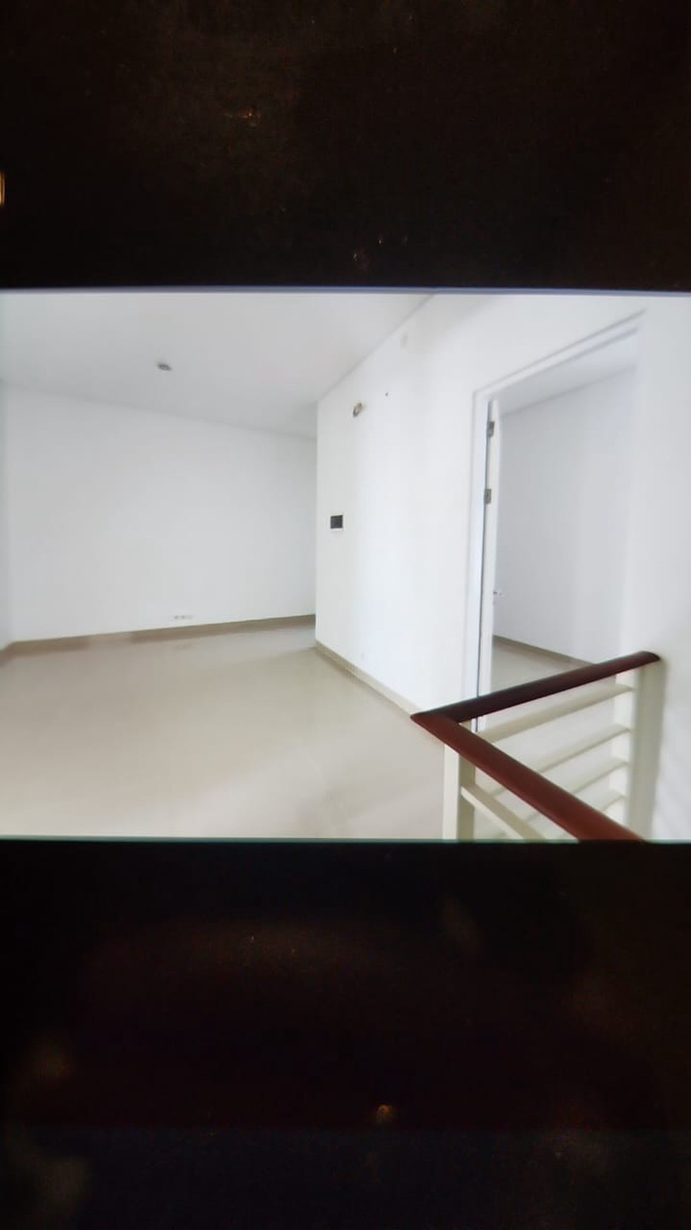 New Gress Royal Residence Lantai Granit wiyung
