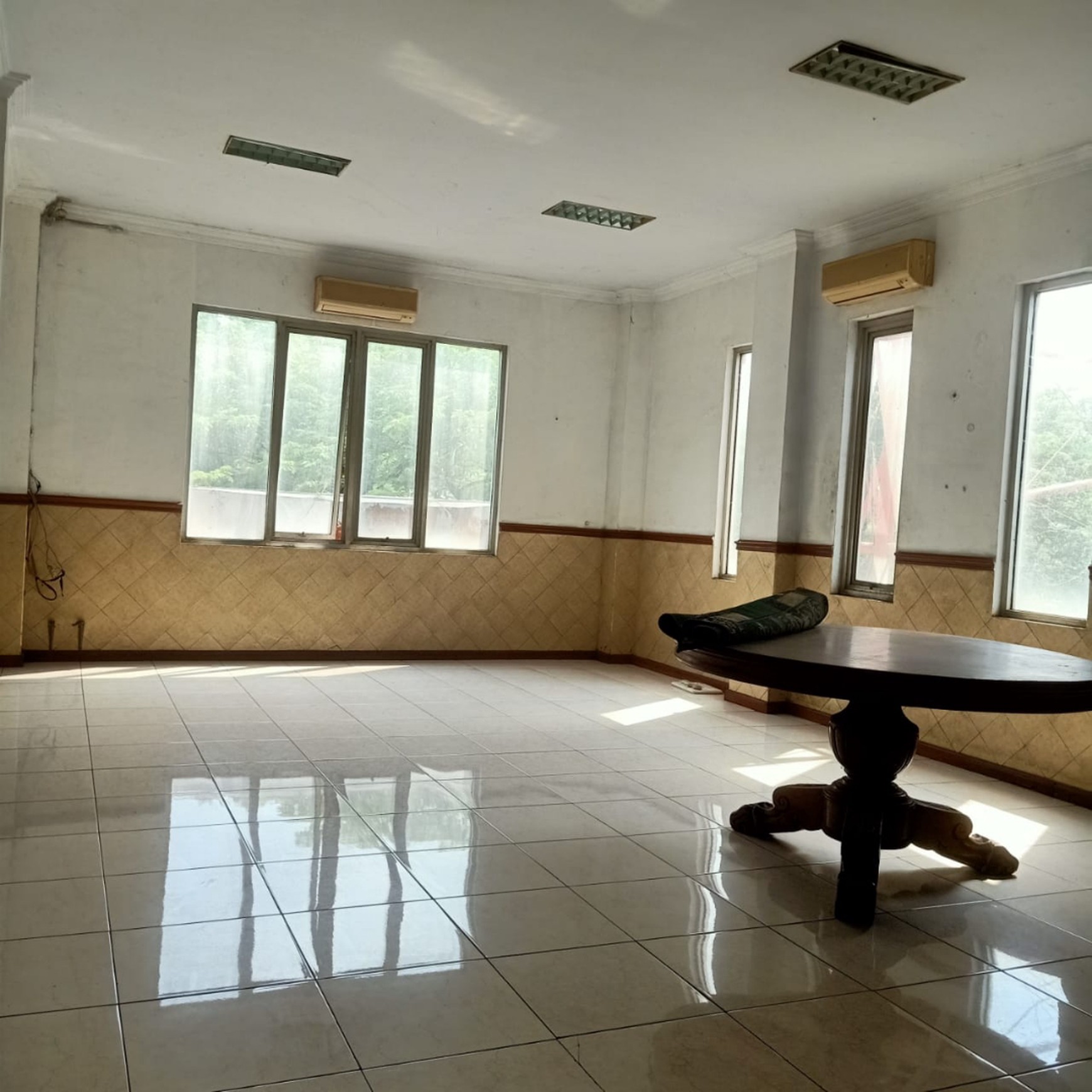 Ruko Komersial di Roxy Jababeka Berada di Pusat Niaga ,Hadap Jalan Utama 