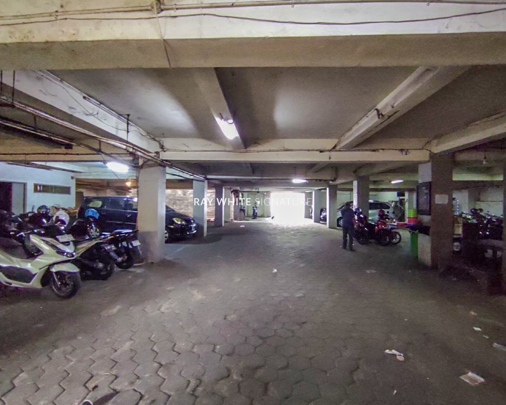 Ruko 3 Lantai di Jl. Kemang Raya, Jakarta Selatan. Ex 4 Fingers