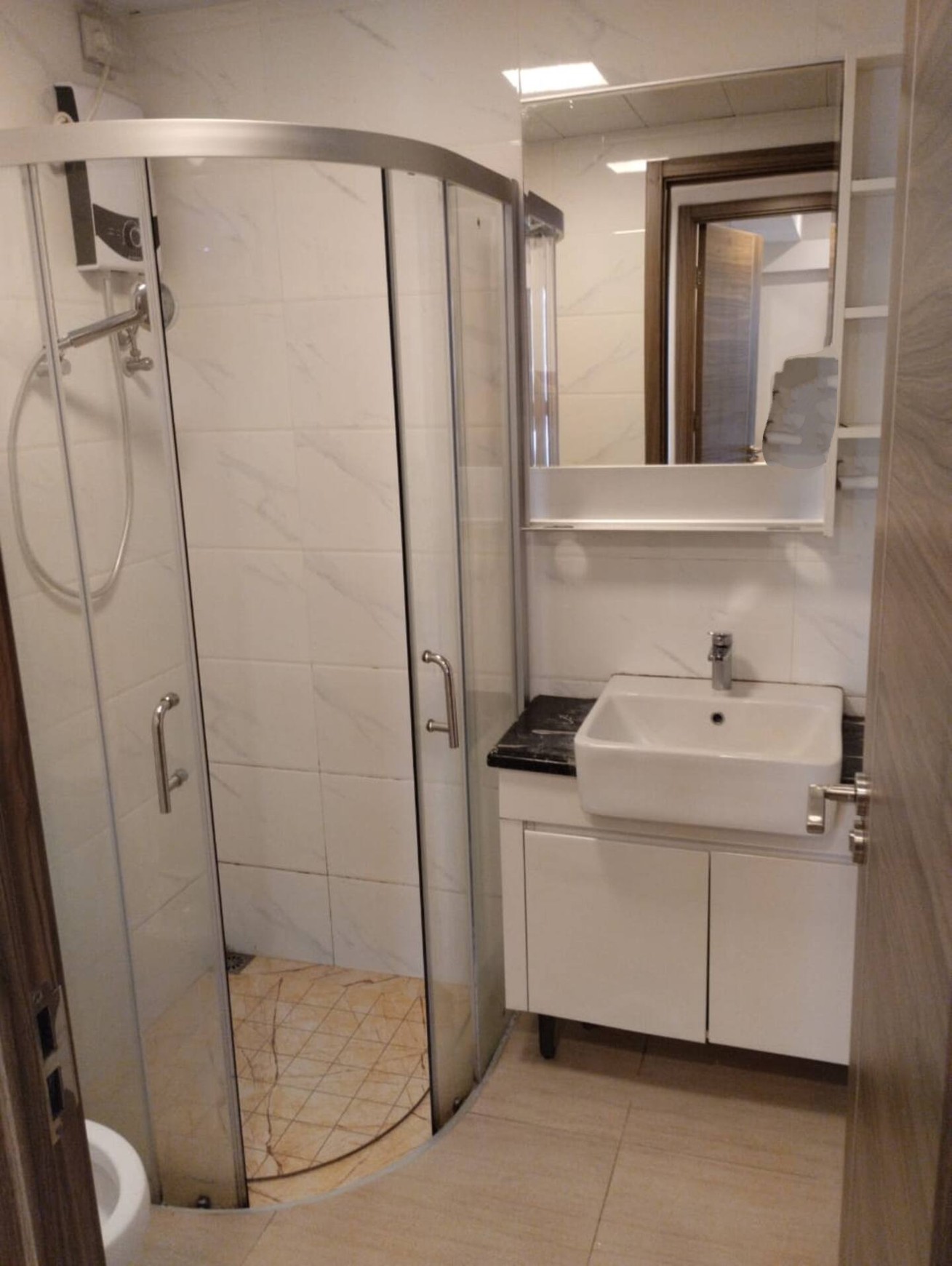 Apartemen Full Furnish  Eksklusif di skyhouse 