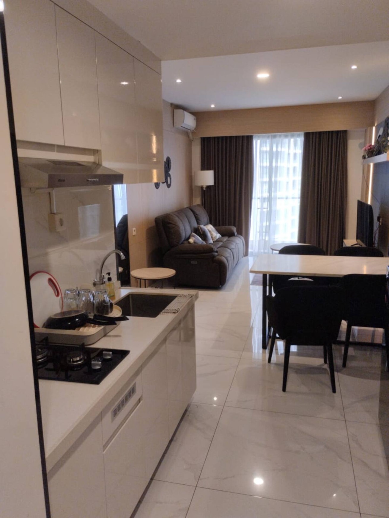 Apartemen Full Furnish  Eksklusif di skyhouse 