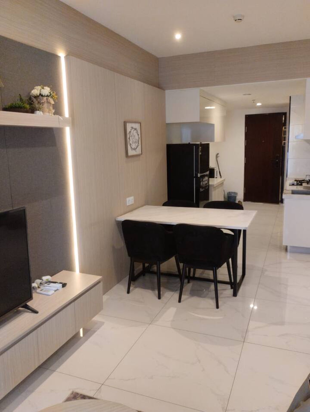 Apartemen Full Furnish  Eksklusif di skyhouse 