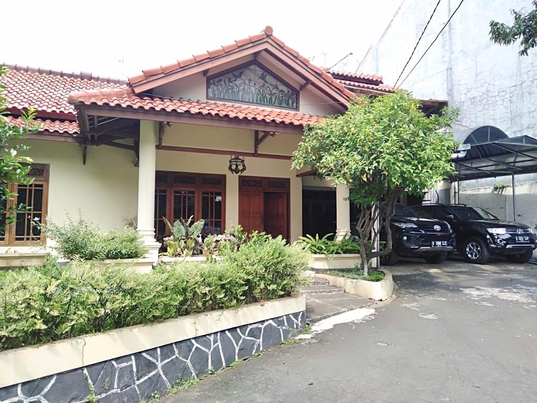 Rumah Asri dengan Tanah Luas di Duren Tiga - Lokasi Premium Jakarta Selatan