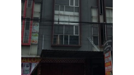 Ruko dengan Posisi Strategis Depan Pusat Perbelanjaan di Depok