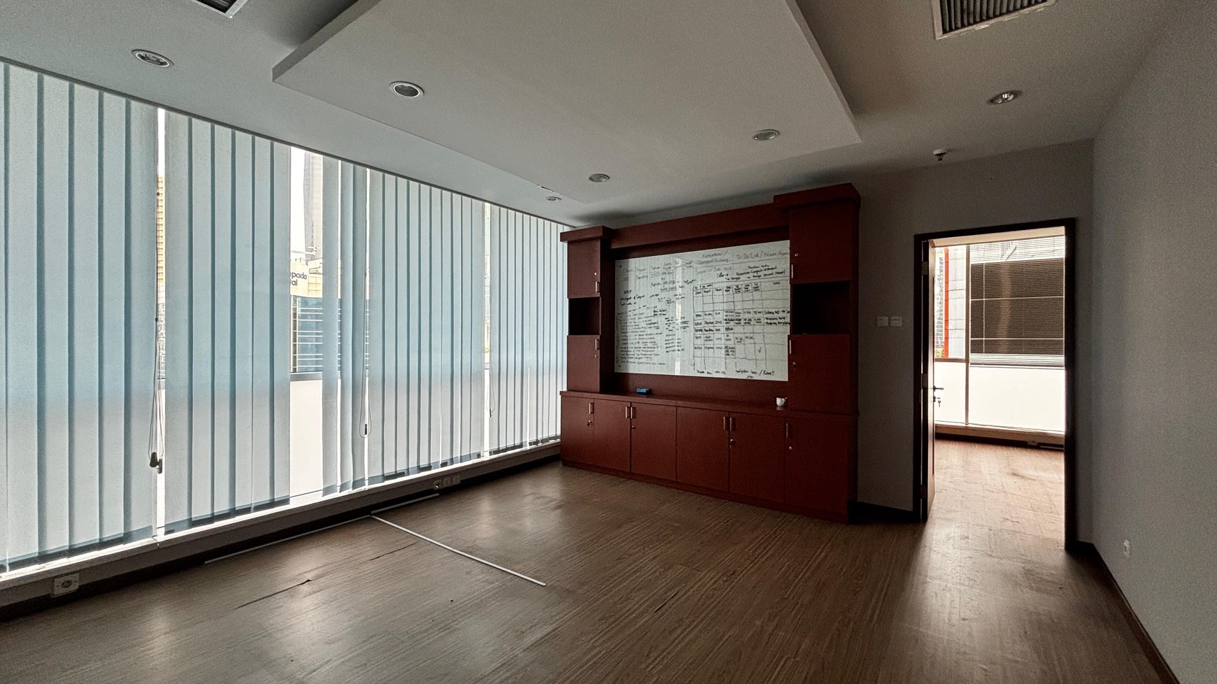 Ruang Kantor Menara Kuningan, Luas 156 m2,  Di Jl. HR Rasuna Said, Kuningan