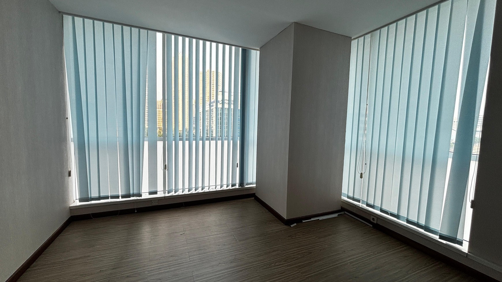Ruang Kantor Menara Kuningan, Luas 156 m2,  Di Jl. HR Rasuna Said, Kuningan